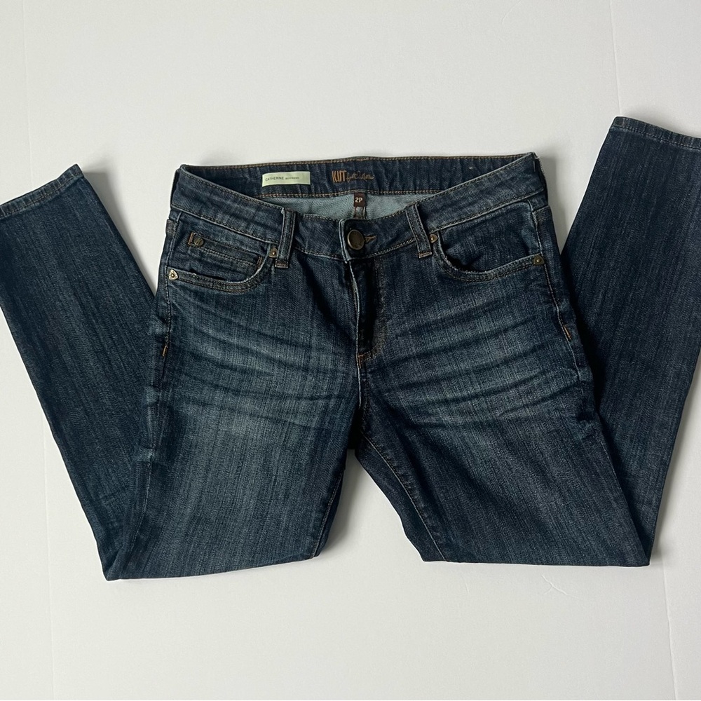 Kut from the Kloth womens “Catherine Boyfriend” size 2P stone wash crop jeans